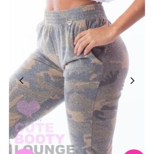 NEW, Cutebooty Incognito Joggers